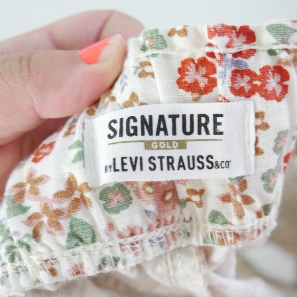 Levi's White with Red Floral Print Paperbag Elastic Waist Shorts Medium - Picture 5 of 10